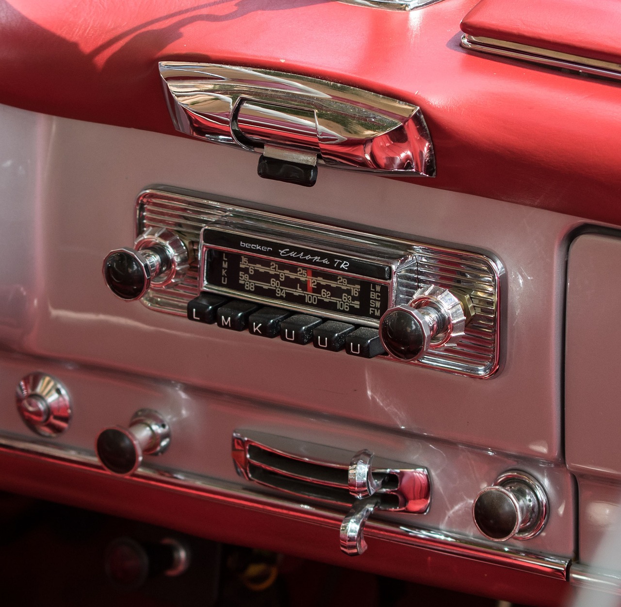 How to Bench Test Your Radio - Vintage Car Radio