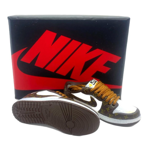 LC BOARDS FINGER SHOES LOUIS VUITTON DUNKS