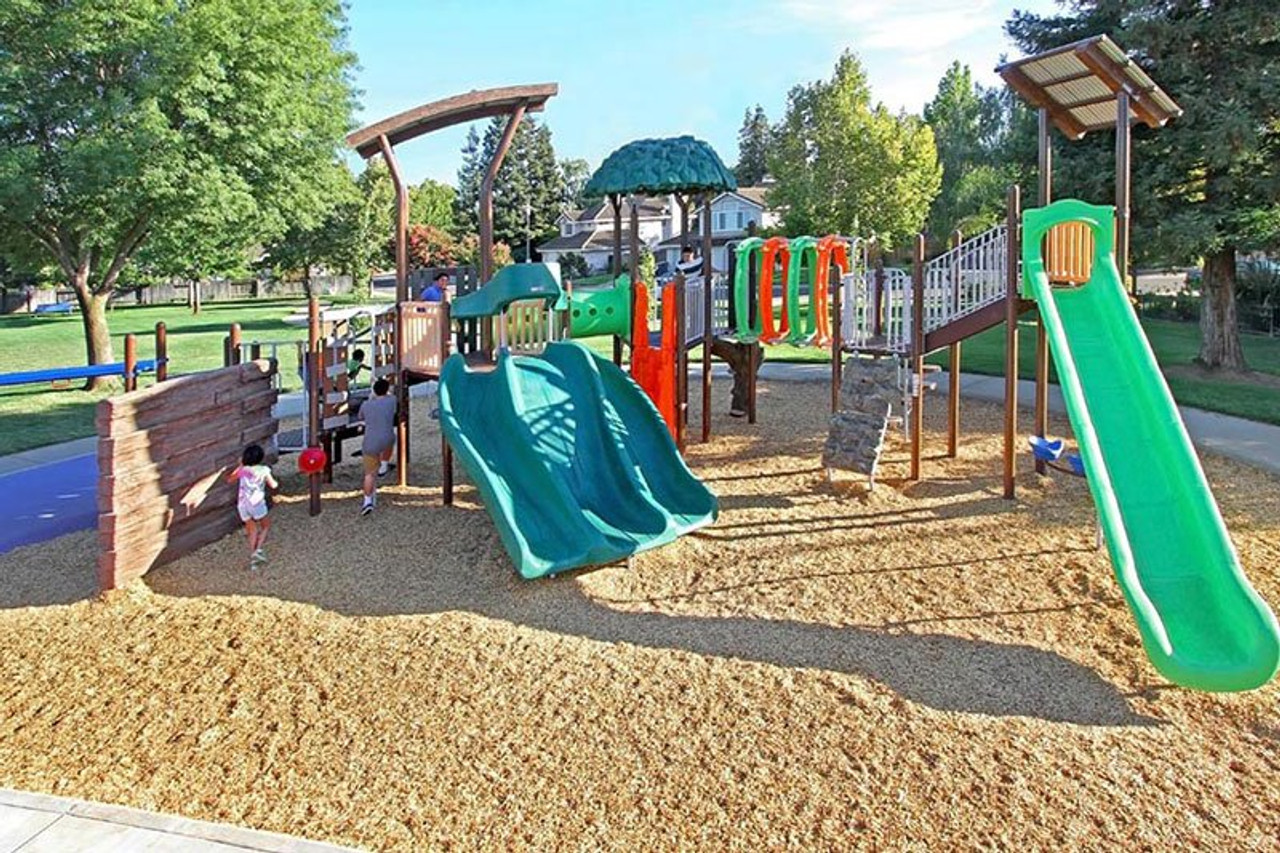 NU-Edge QU063672 Commercial Playground Structure