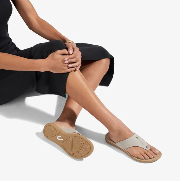 OluKai Women's Ho'opio Mele Flip Flop Sandal