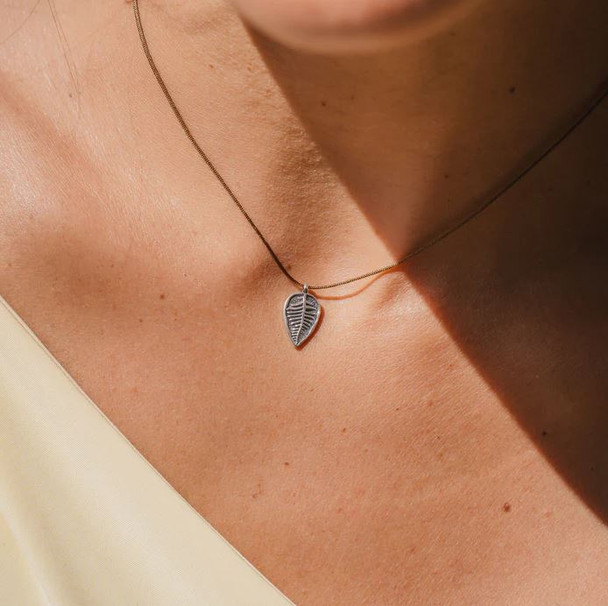 Bronwen Tiny Charm Necklace- Fern