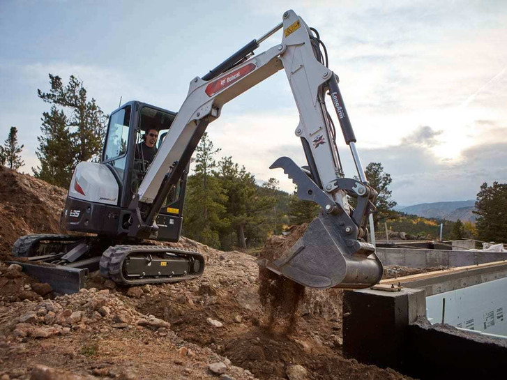 Bobcat E35 Compact Excavator (33 hp, Long-Arm)