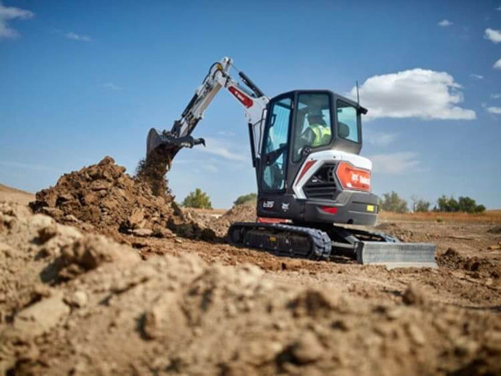 Bobcat E35 Compact Excavator (33 hp, Long-Arm)