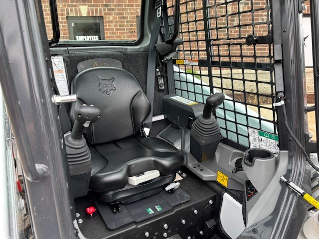 2025 Bobcat S450 Skid-Steer Loader-DS11401