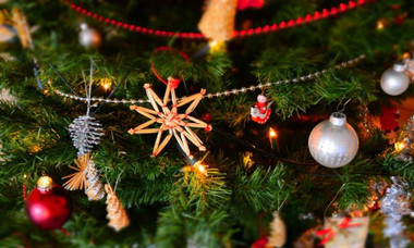 How to Save on Decorating for Christmas