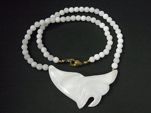 42x68mm Mother Of Pearl Carved Necklace 18" [e413]