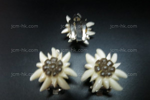 18X15mm Buffalo Bone Flower Earring [z1196]