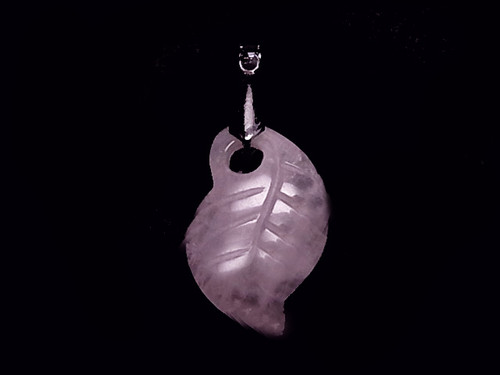 40mm Rose Quartz Carved Leaf Pendant [y219f]