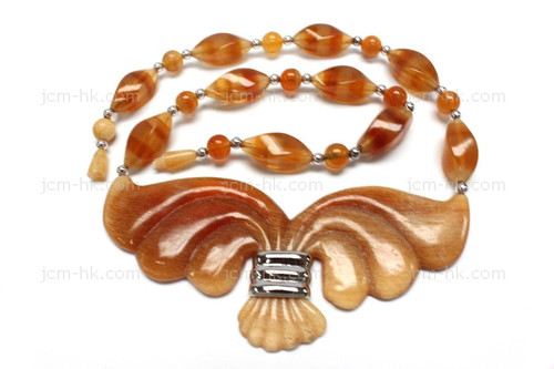 35x30mm Amber Horn Necklace 18" with 925 Silver. [z7600]