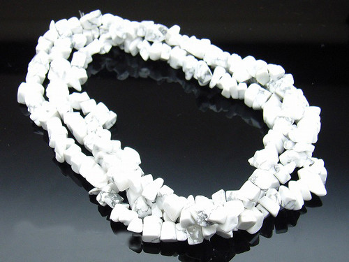 8-12mm White Howlite Chip 15.5" [cb9]