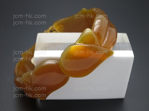 25mm Free Size Amber Horn Bangle. [z7917]