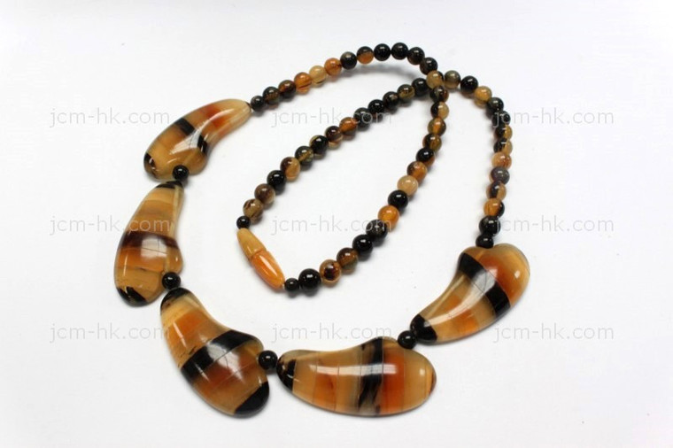 38x28mm (5)Amber Horn Necklace 18" [z7533]