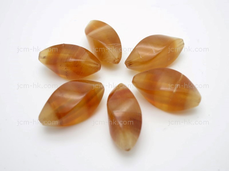 12x22mm Amber Horn Twisted Beads 6pcs. [z2055]