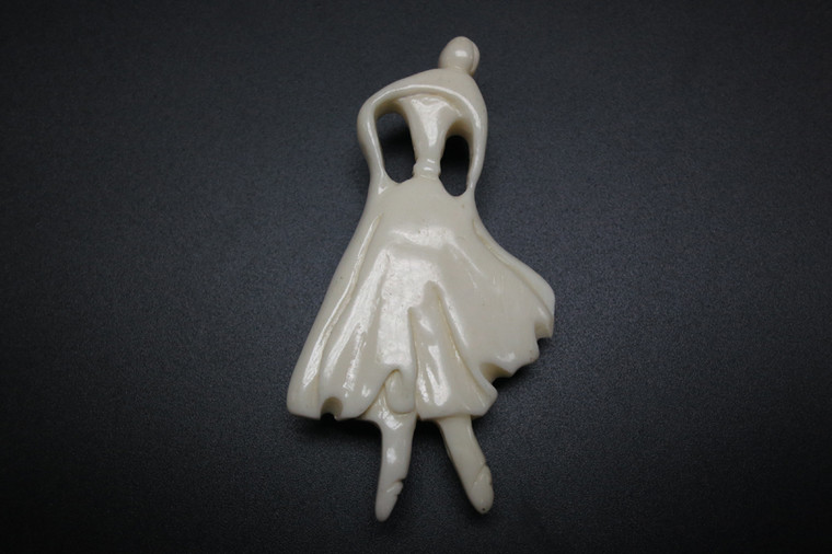 30x65mm Buffalo Bone Dancing Brooch [z8390]