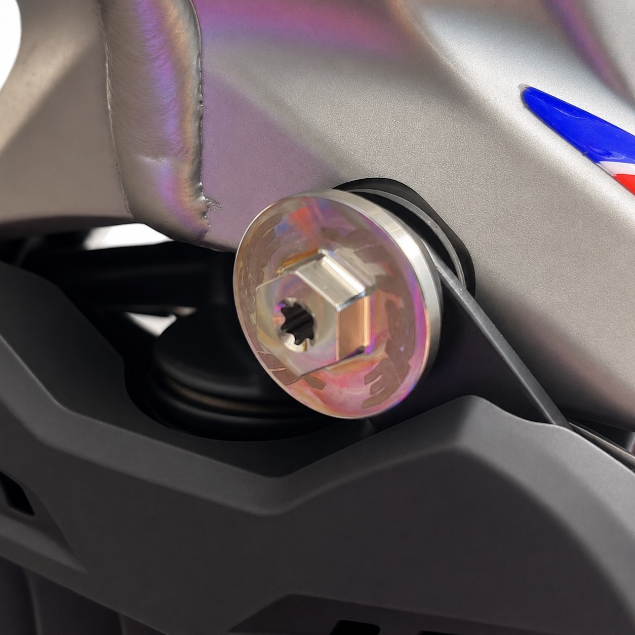 Radiator bolt