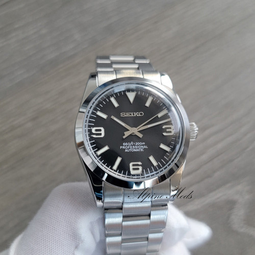 The Vintage Explorer