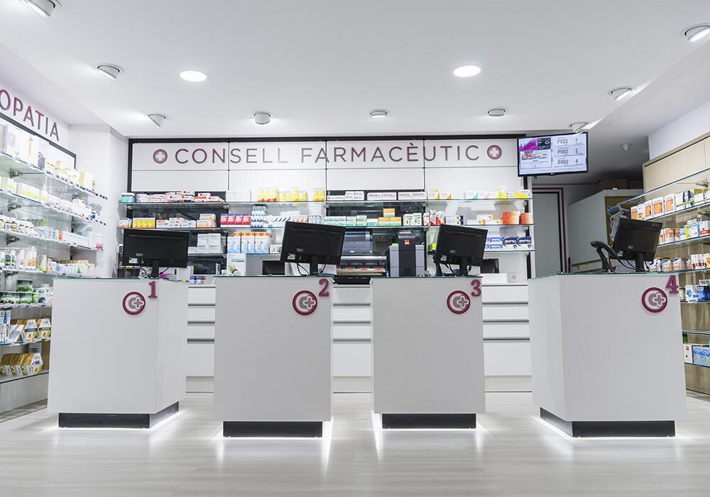 Mostradores de la Farmacia Diagonal, en Castelldefels, Barcelona