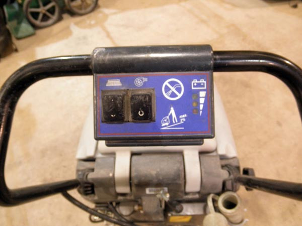 remove bottom of shark vacuum