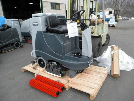 Advance Advenger X2805C Floor Scrubber Advance Advenger X2805C Floor Scrubber