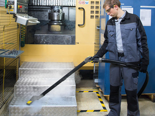 New Karcher SGV 6/5 retrieving water New Karcher SGV 6/5 retrieving water