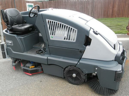Advance CS7010 Diesel Hybrid w/ Dust Guard Sweeper Scrubber Advance CS7010 Diesel Hybrid w/ Dust Guard Sweeper Scrubber