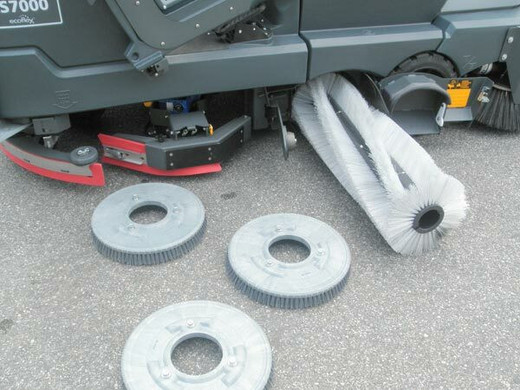 Advance CS7010 Diesel Hybrid w/ Dust Guard - Brushes Advance CS7010 Diesel Hybrid w/ Dust Guard - Brushes