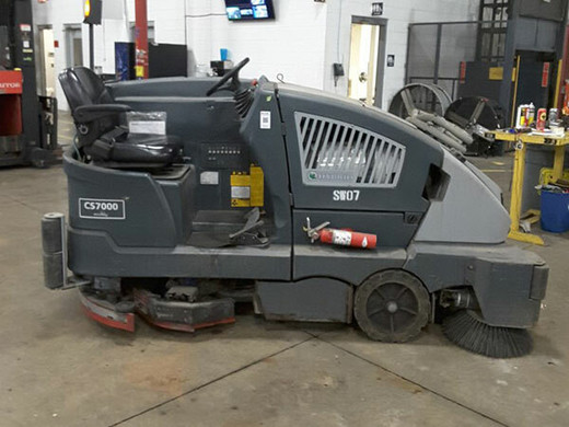 Advance CS7010 Diesel Hybrid w/ Dust Guard - Side Advance CS7010 Diesel Hybrid w/ Dust Guard - Side