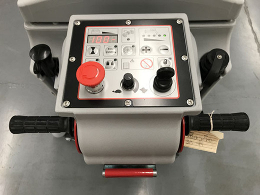 Mach M710 Trac M - Controls Mach M710 Trac M - Controls