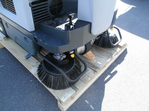 Advance SW4000 w/ Dust Guard - Brushes Advance SW4000 w/ Dust Guard - Brushes