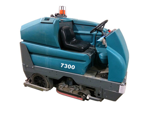 Tennant 7300 48D Rider Floor Scrubber
