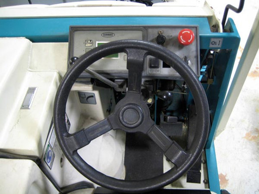 Tennant 8300 - Steering Wheel