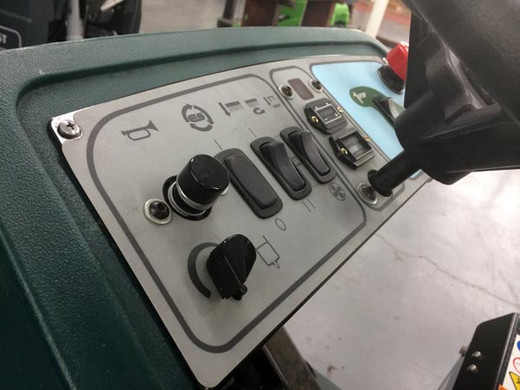 Nobles EZ Rider 28C - Controls