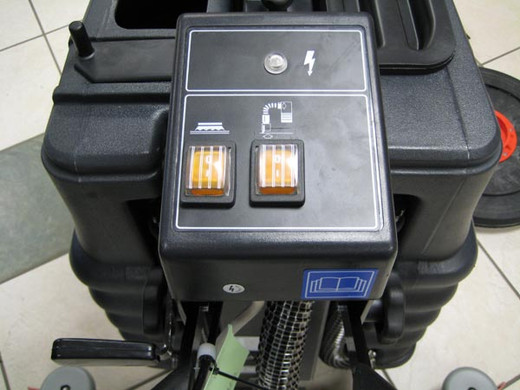 IPC Eagle F36 Battery - Controls