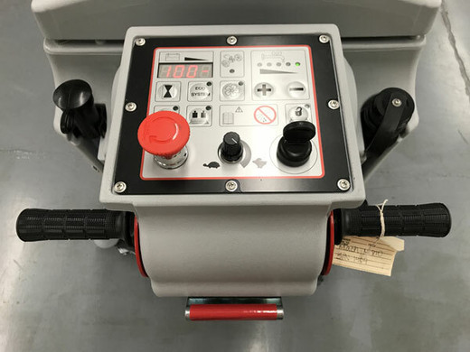 Mach M810 Trac M - Controls Mach M810 Trac M - Controls