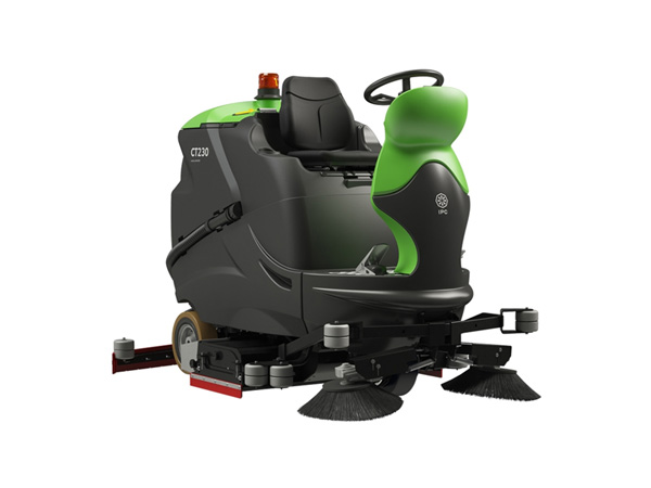 IPC Eagle riding floor scrubber