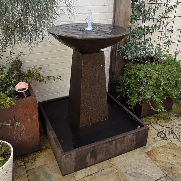 Aquarius Fountain Large Rust