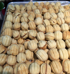 Oreshki (Sweet nuts filled with condensed milk), LB