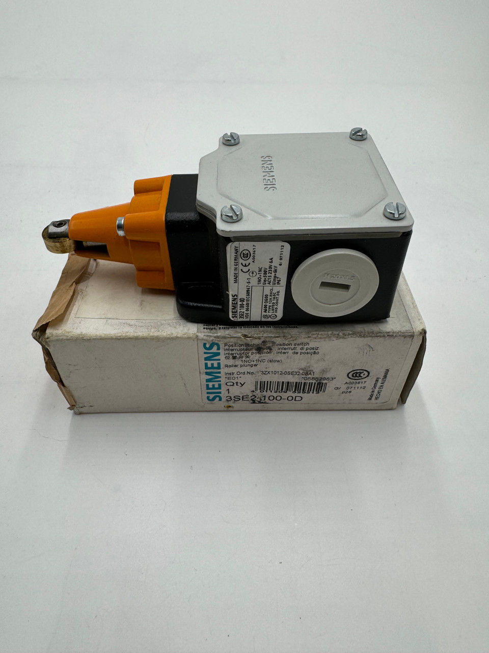 Limit Switch 3SE21000D Siemens 3SE21000D Roller Plunger 1NO 1NC