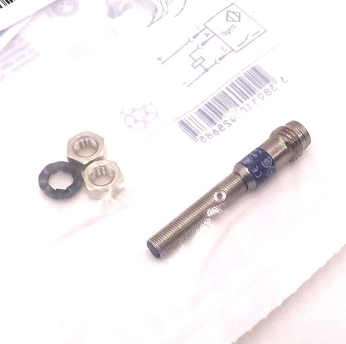 Proximity Sensor XS1N05PA311S Telemecanique 24VDC 0.8mm 092568