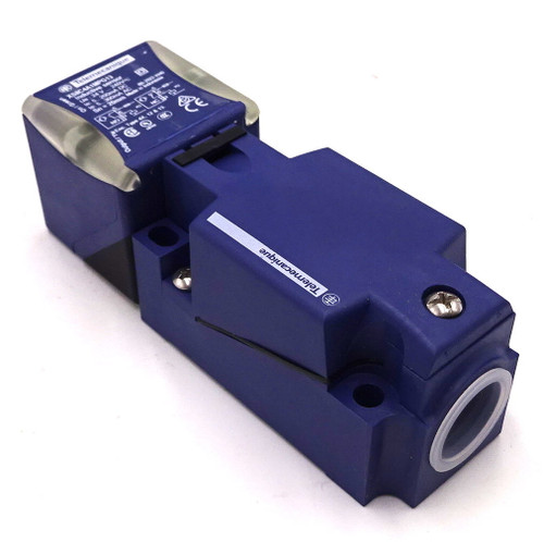 Proximity Switch XS8C4A1MPG13 Telemecanique 24VDC 20mm 905817