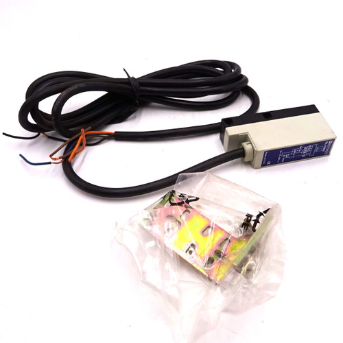 Photoelectric Sensor XULJ083534 Telemecanique 24VDC 069954