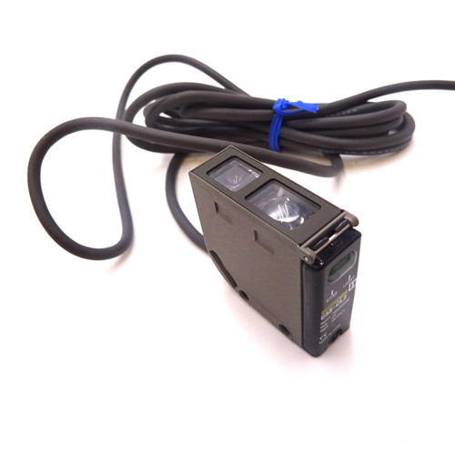 Photoelectric Sensor E3S-CL2 Omron 10-30VDC *Used*