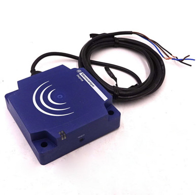 Proximity Sensor XS8D1A1PAL2 Telemecanique 12-24VDC Sn=60mm PNP NO 2m ...
