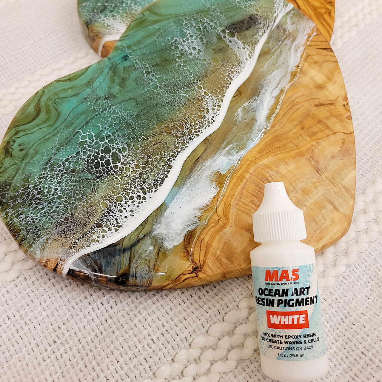 How to color epoxy resin using pigments and dyes