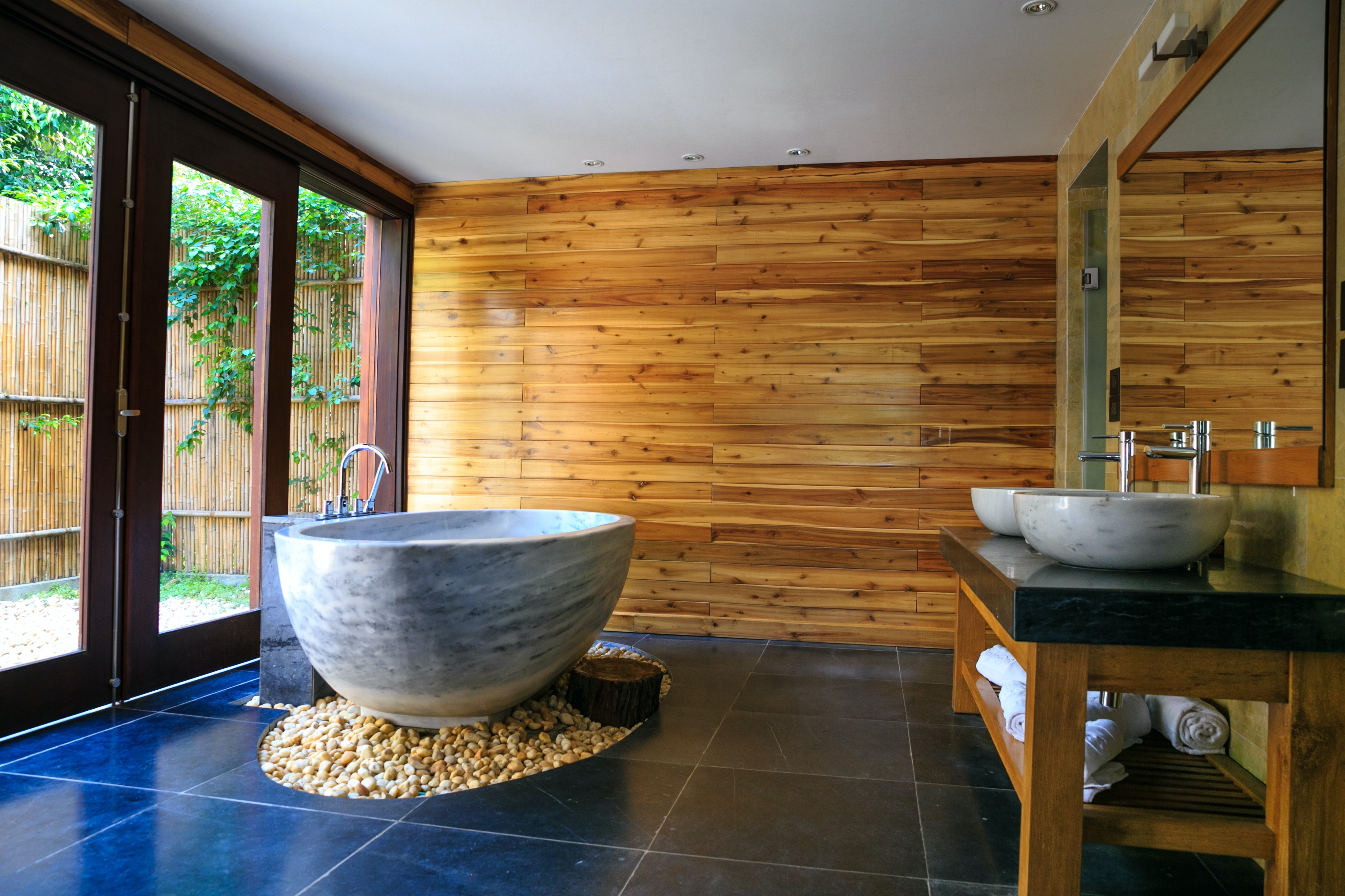 Free Standing or Fitted: Which is the Better Bathtub for you