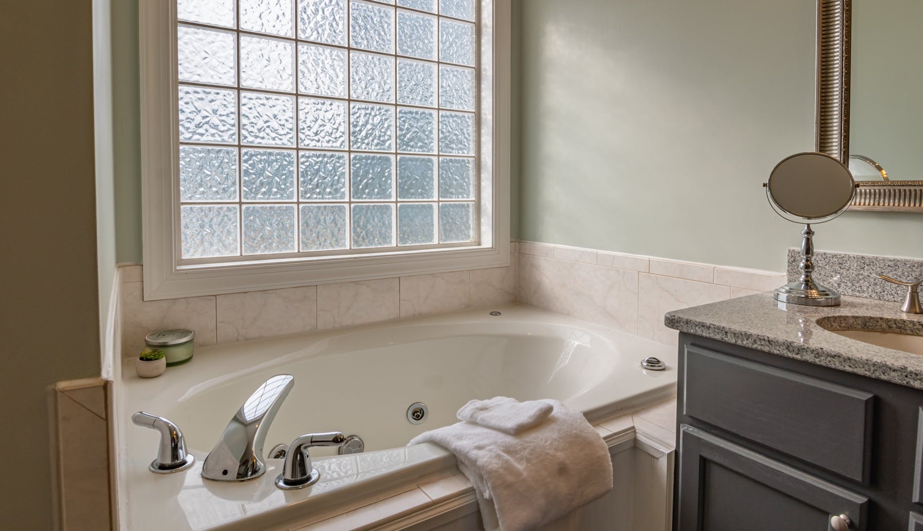 Guide to Renovating a Medium-Size Bathroom