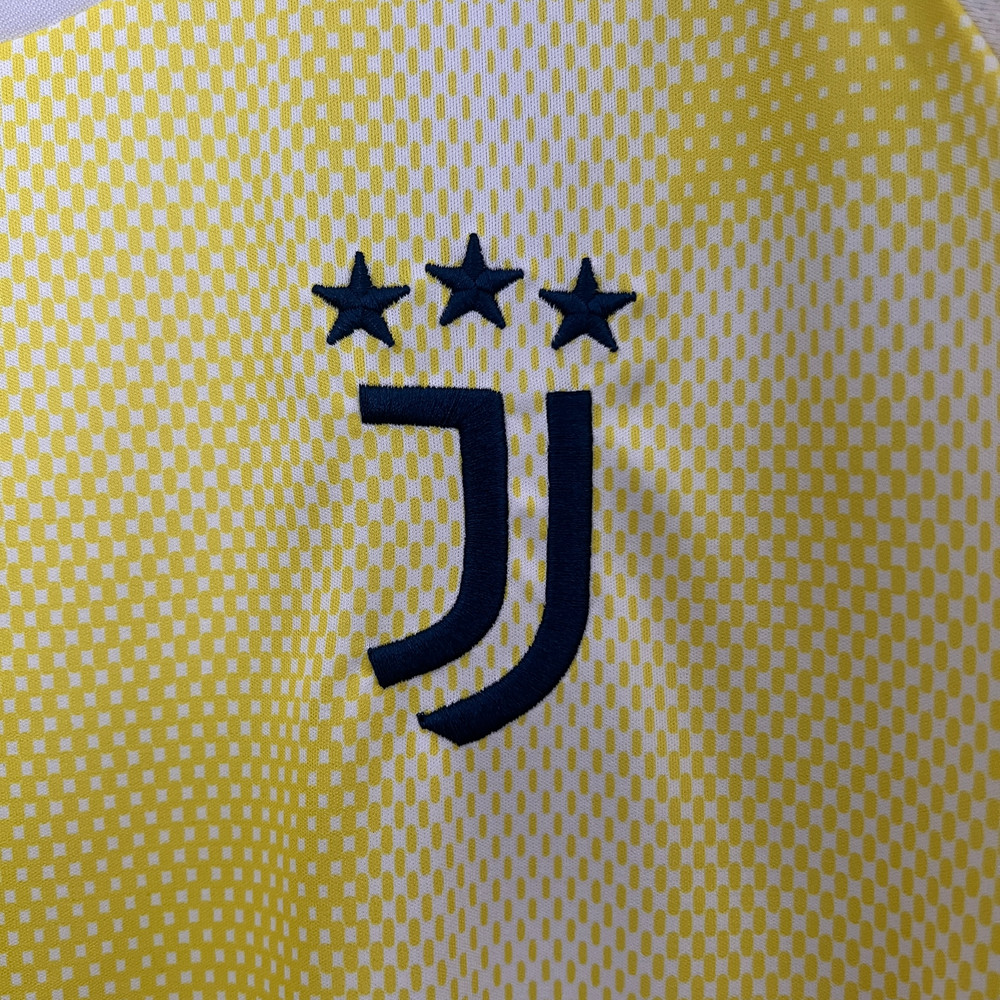 Juventus 2024/25 Away Jersey