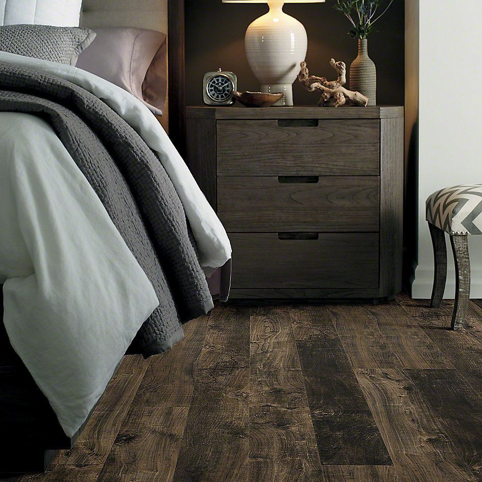 Shaw Kings Cove - Iconic Brown - 12mm - 5.43" x 50.79" Click Together Laminate 07026 - Sample