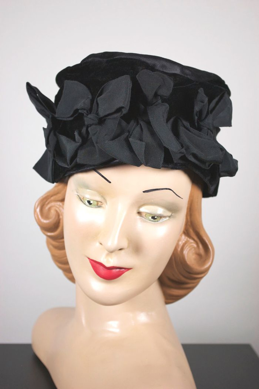 Velvet Tule Ribbon Cloche Hat - 帽子