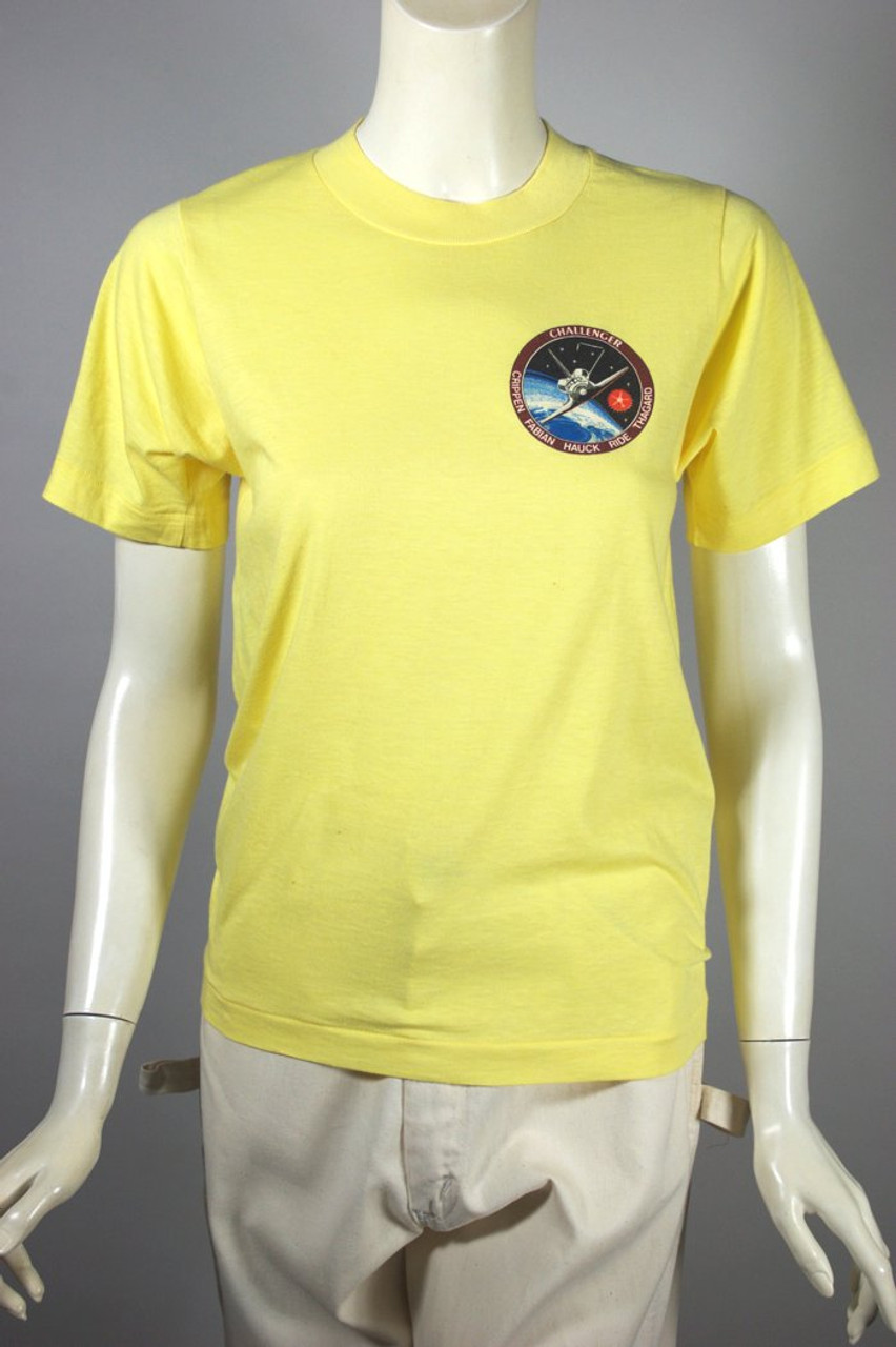 Challenger shuttle chest S space unisex t-shirt XS yellow 1980s 36 tee